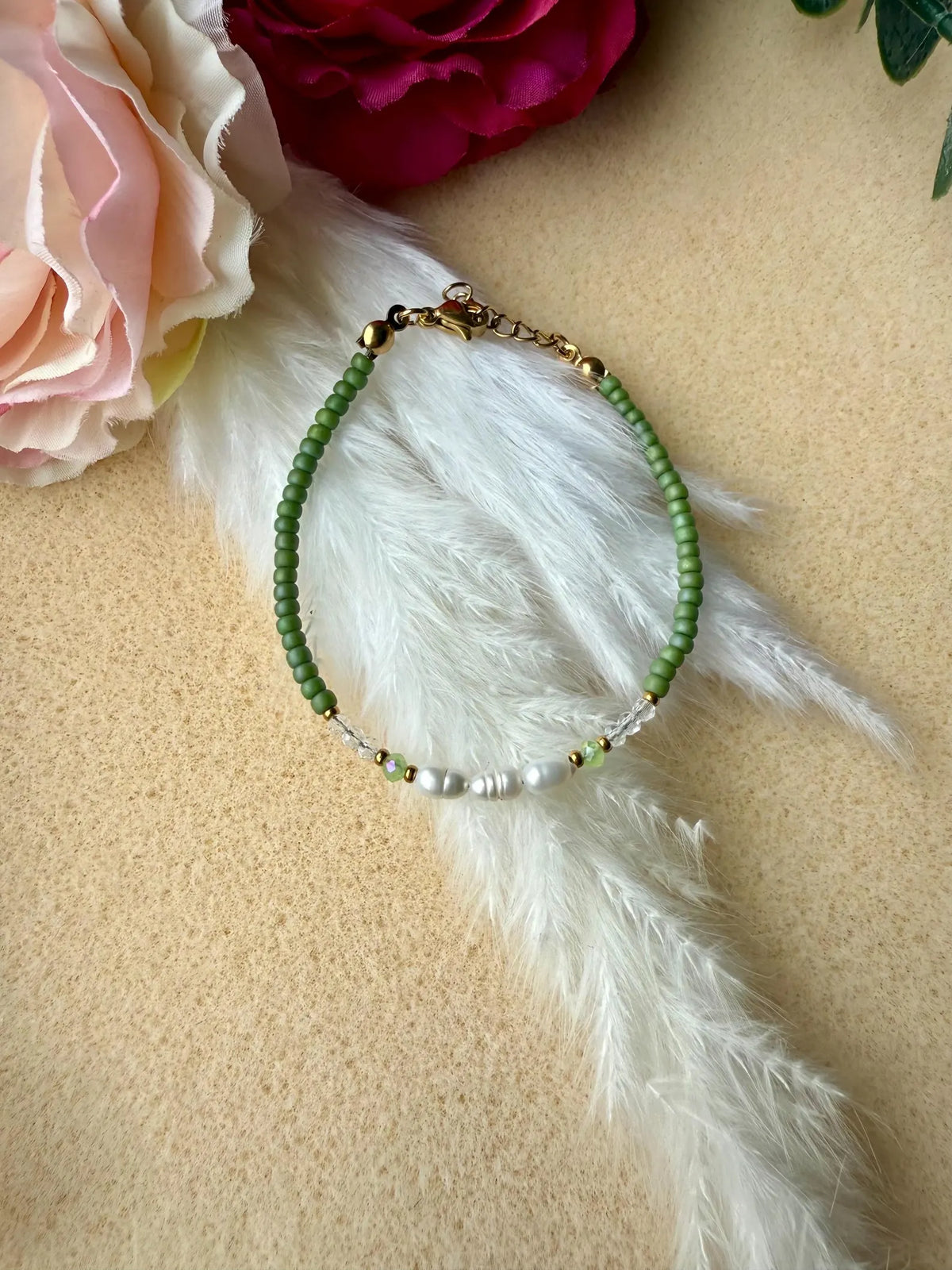 Armband Olivia | Grünes Perlenarmband mit Süßwasserperlen | handgefertigt