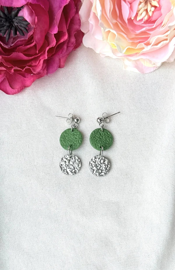 Grün-Silberne Statement Ohrringe – Handgemachte Ohrringe in Grün & Silber Eleganter Schmuck für den Alltag