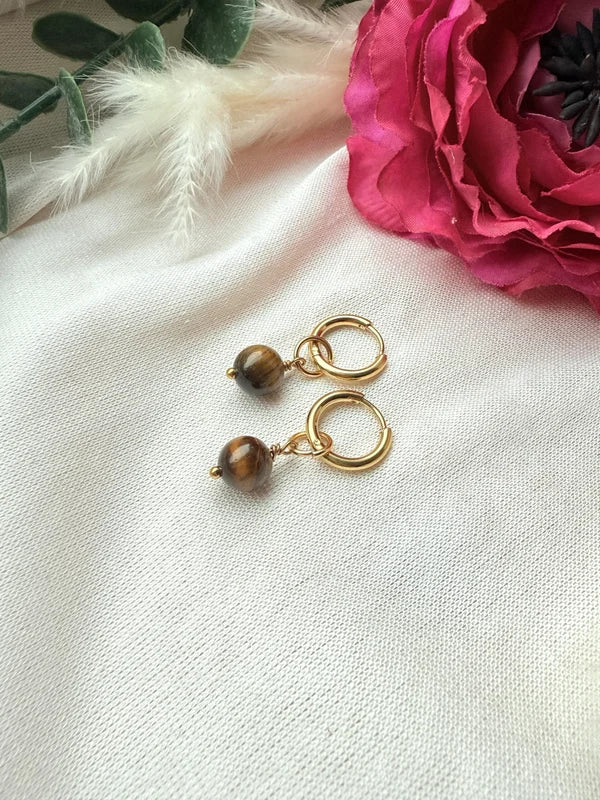Edelstahl-Ohrringe mit Tigerauge-Perle gold