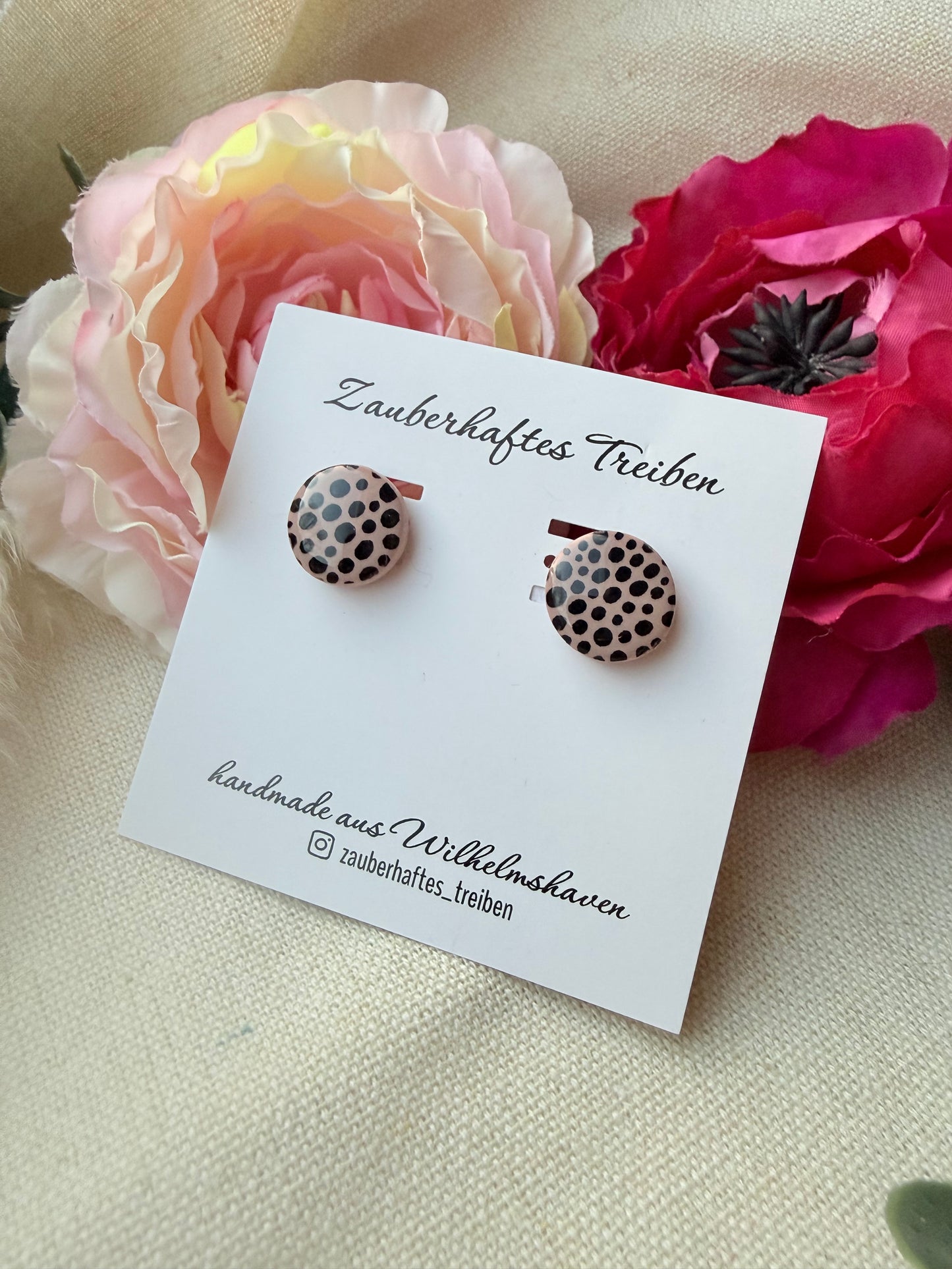 Minimalistische Polymer Clay Ohrstecker mit Punkte und gold Ohrstecker