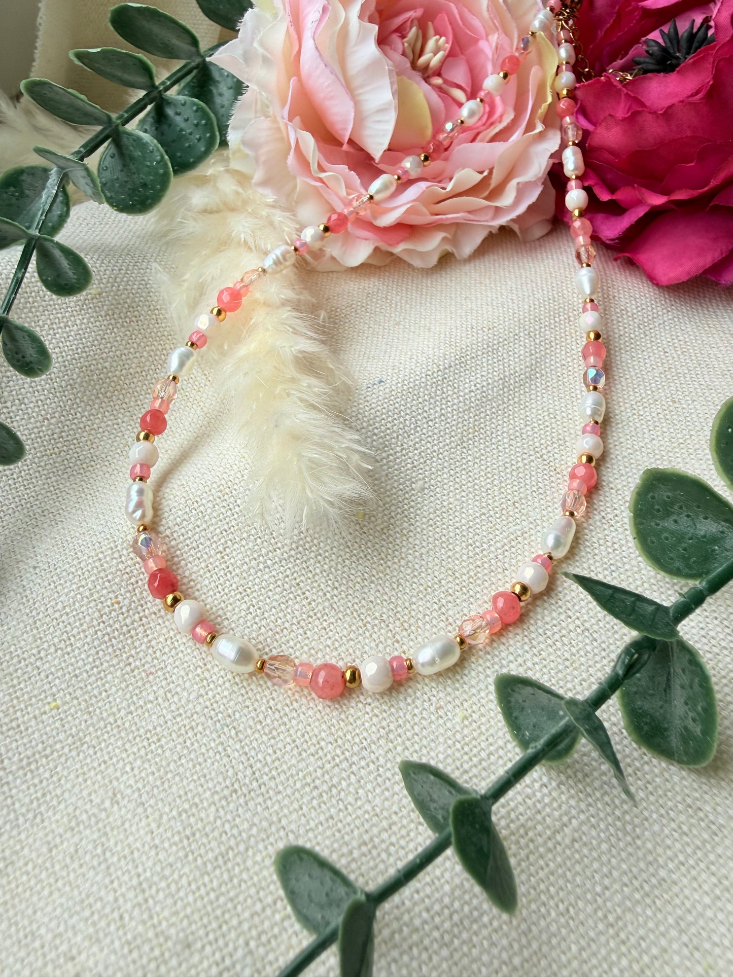 Perlenkette Rosa – Süßwasserperlen Kette mit Glasschliffperlen & Edelstahl „Rose Glow“