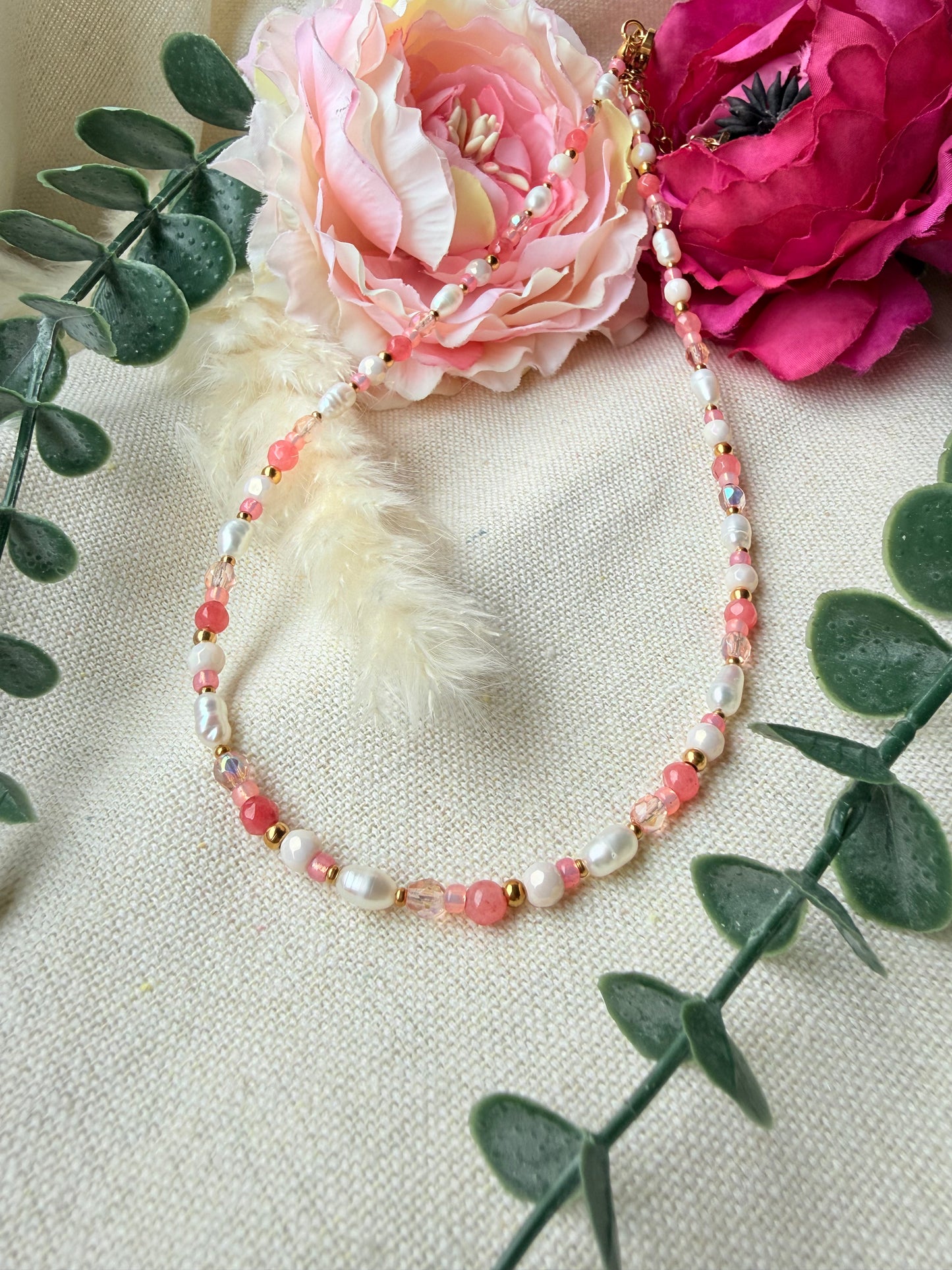 Perlenkette Rosa – Süßwasserperlen Kette mit Glasschliffperlen & Edelstahl „Rose Glow“