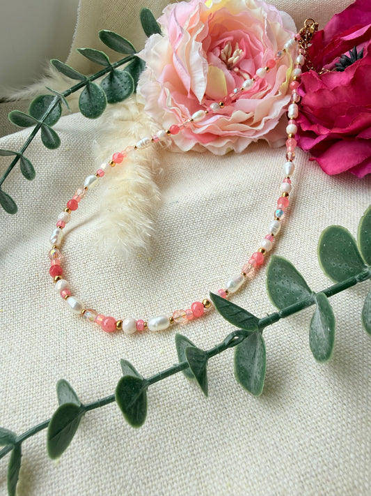 Perlenkette Rosa – Süßwasserperlen Kette mit Glasschliffperlen & Edelstahl „Rose Glow“