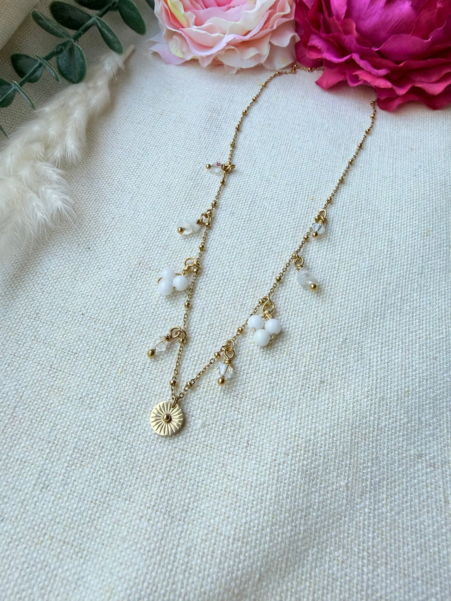 Goldene Edelstahlkette mit Naturstein & Süßwasserperlen – Kette Mari