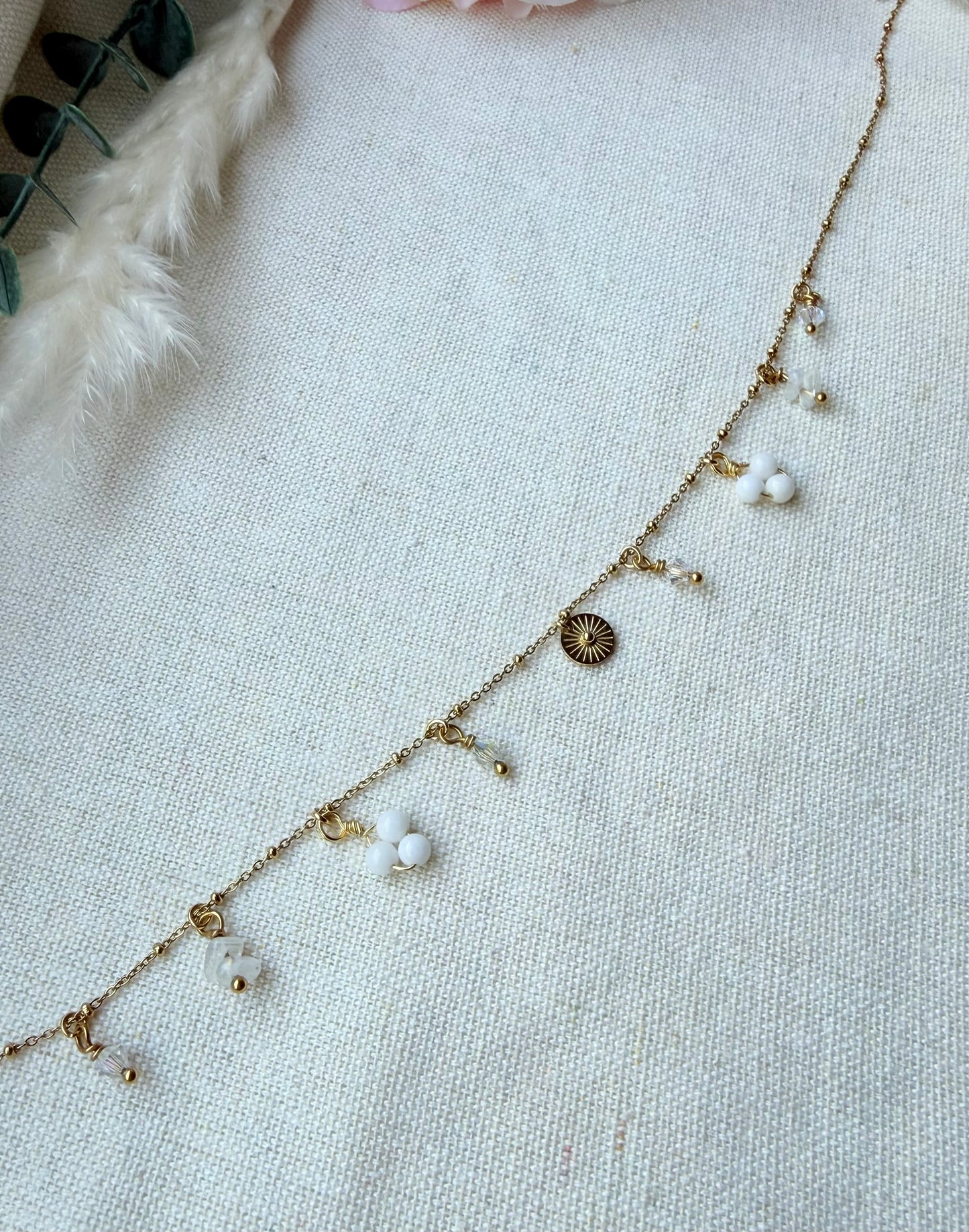 Goldene Edelstahlkette mit Naturstein & Süßwasserperlen – Kette Mari