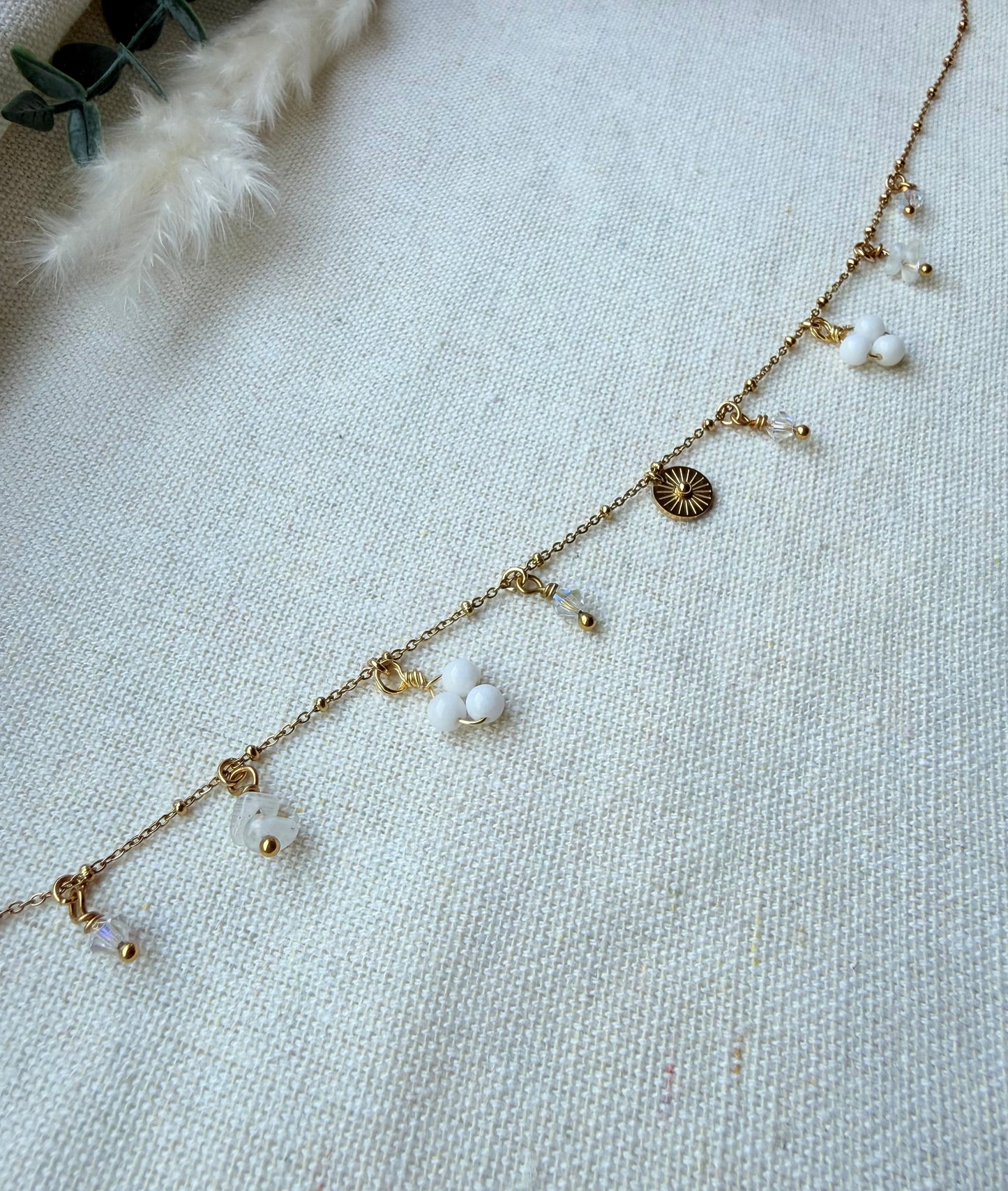 Goldene Edelstahlkette mit Naturstein & Süßwasserperlen – Kette Mari