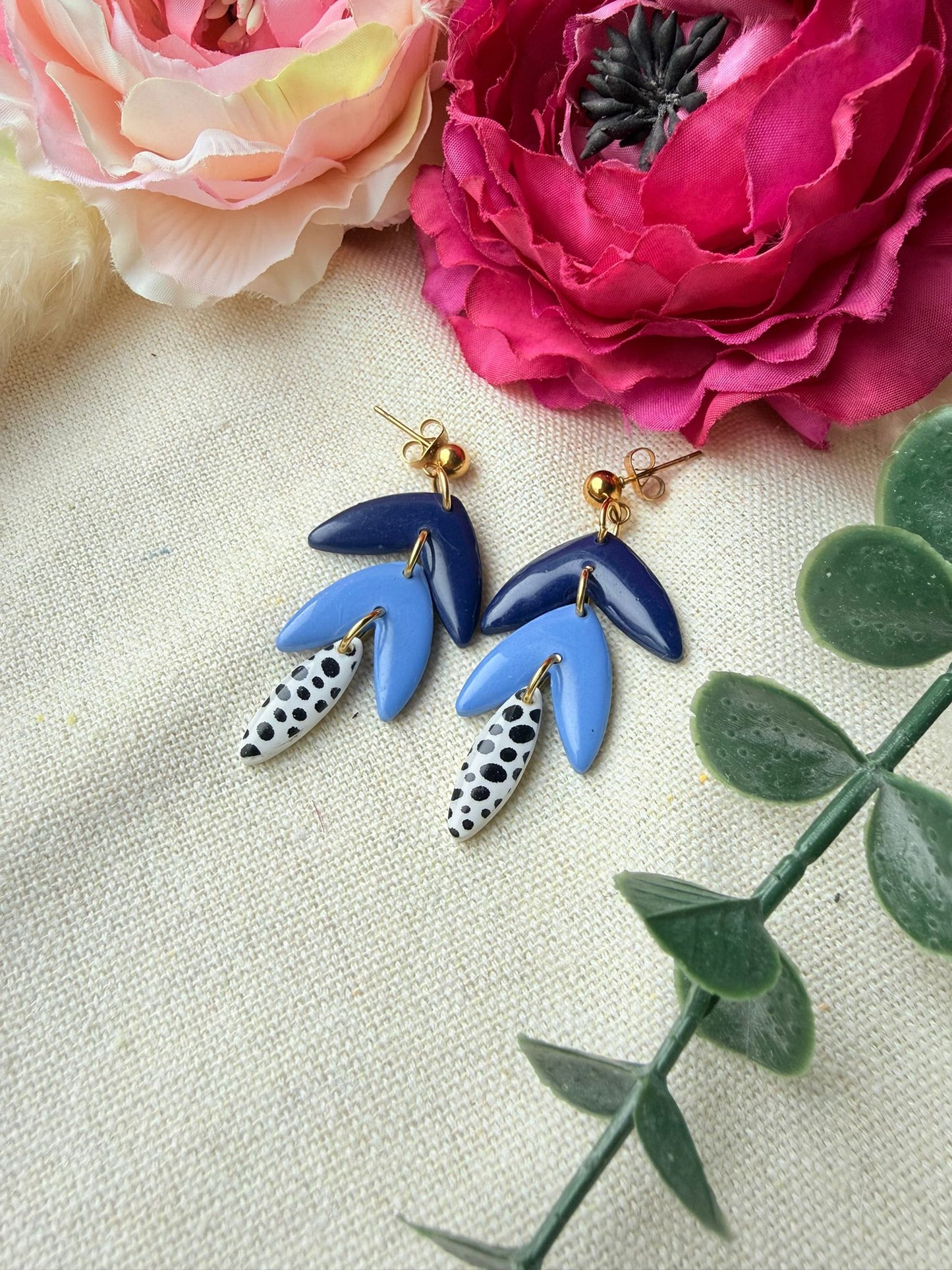 Handgemachte blaue Polymer Clay Ohrringe mit Edelstahl – leichte Statement Ohrringe