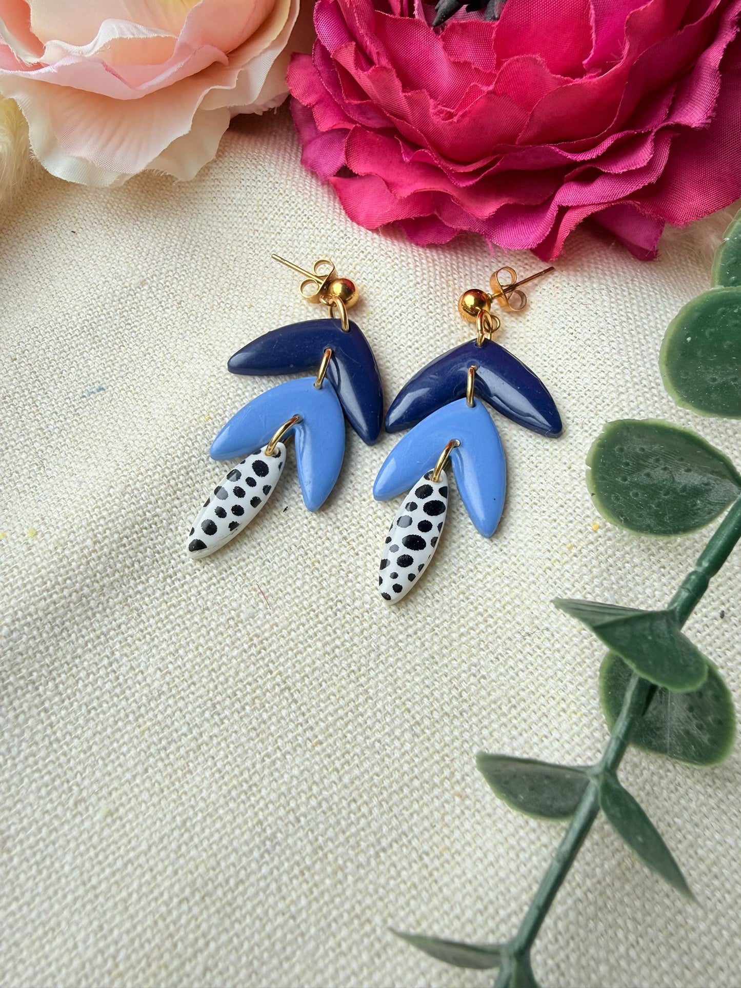 Handgemachte blaue Polymer Clay Ohrringe mit Edelstahl – leichte Statement Ohrringe