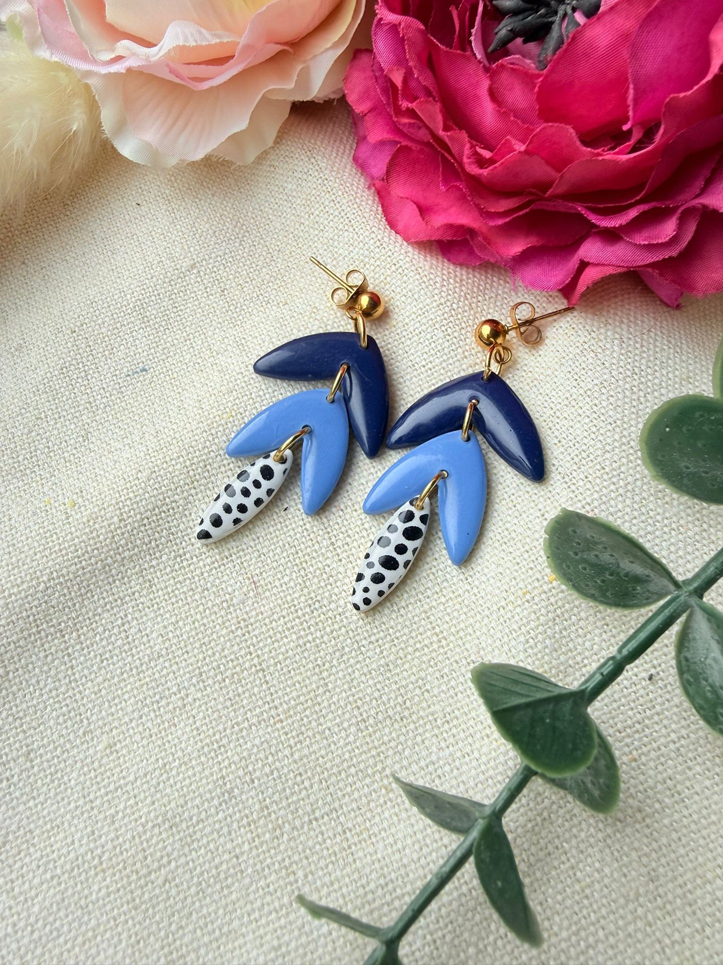 Handgemachte blaue Polymer Clay Ohrringe mit Edelstahl – leichte Statement Ohrringe