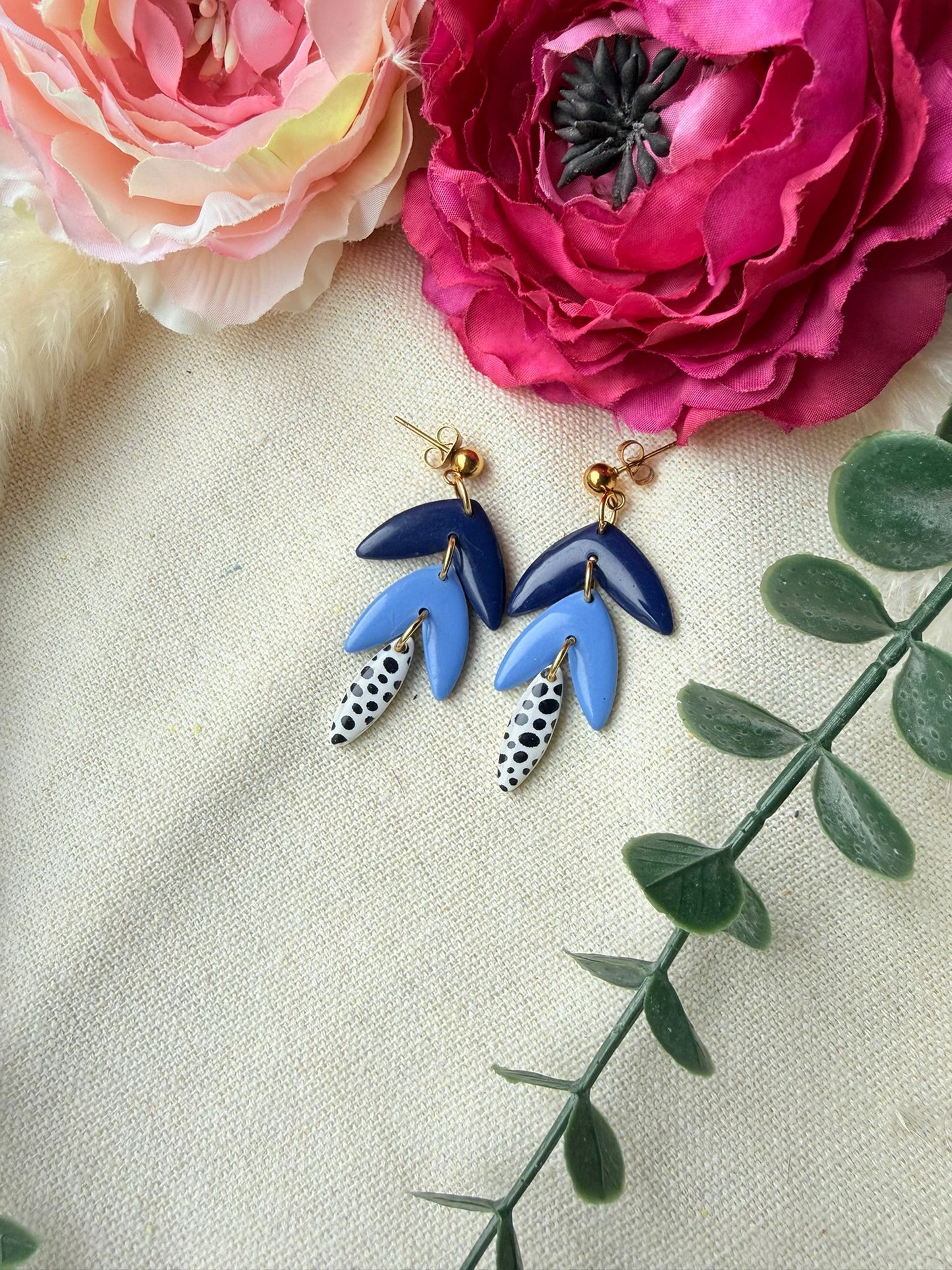 Handgemachte blaue Polymer Clay Ohrringe mit Edelstahl – leichte Statement Ohrringe