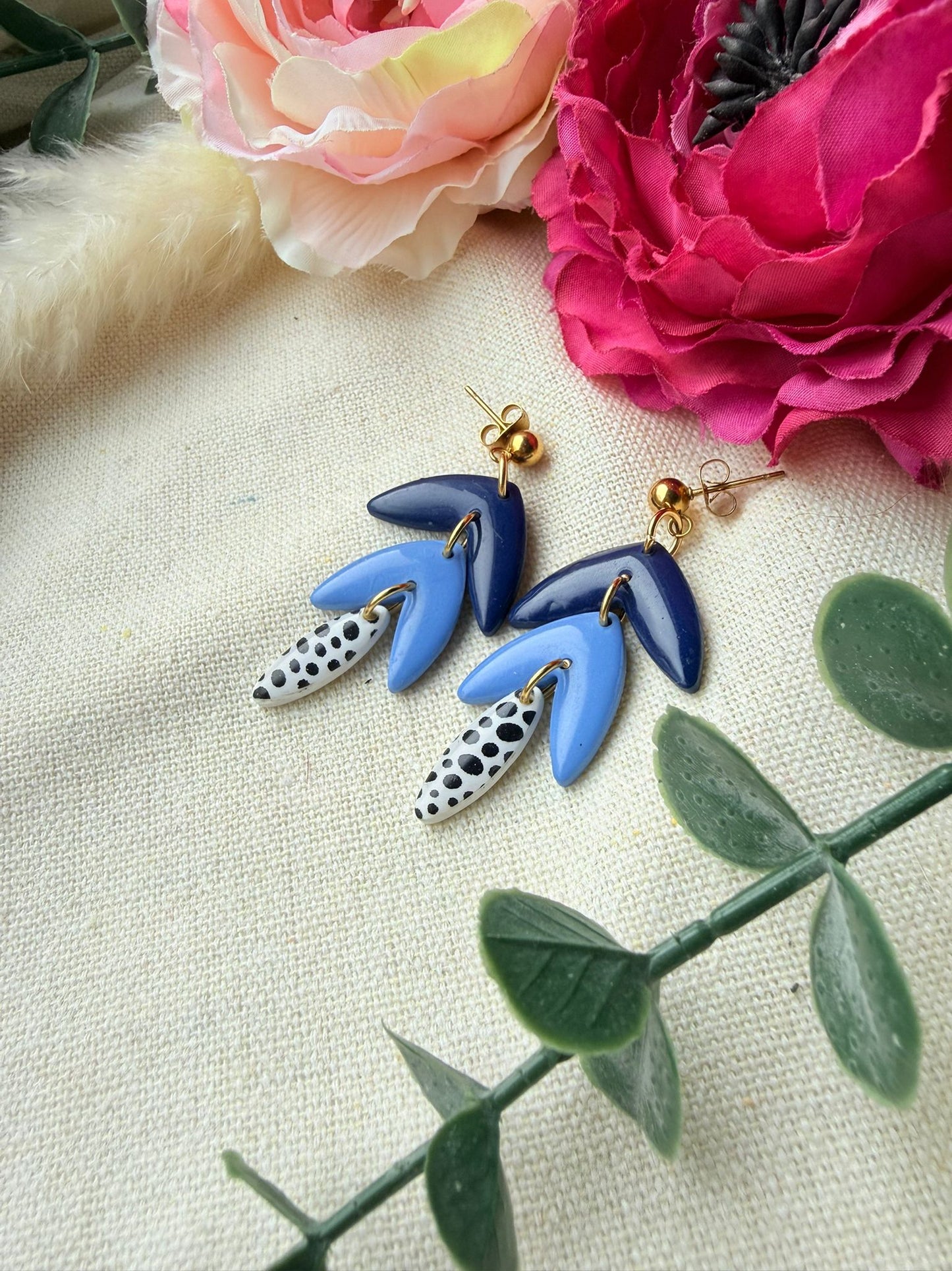 Handgemachte blaue Polymer Clay Ohrringe mit Edelstahl – leichte Statement Ohrringe