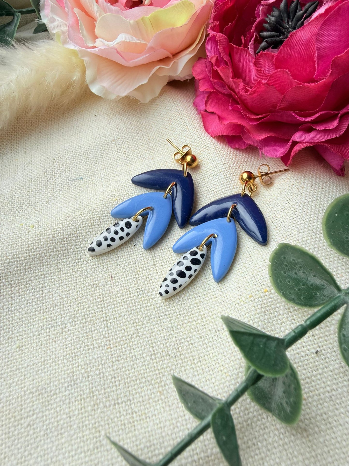 Handgemachte blaue Polymer Clay Ohrringe mit Edelstahl – leichte Statement Ohrringe