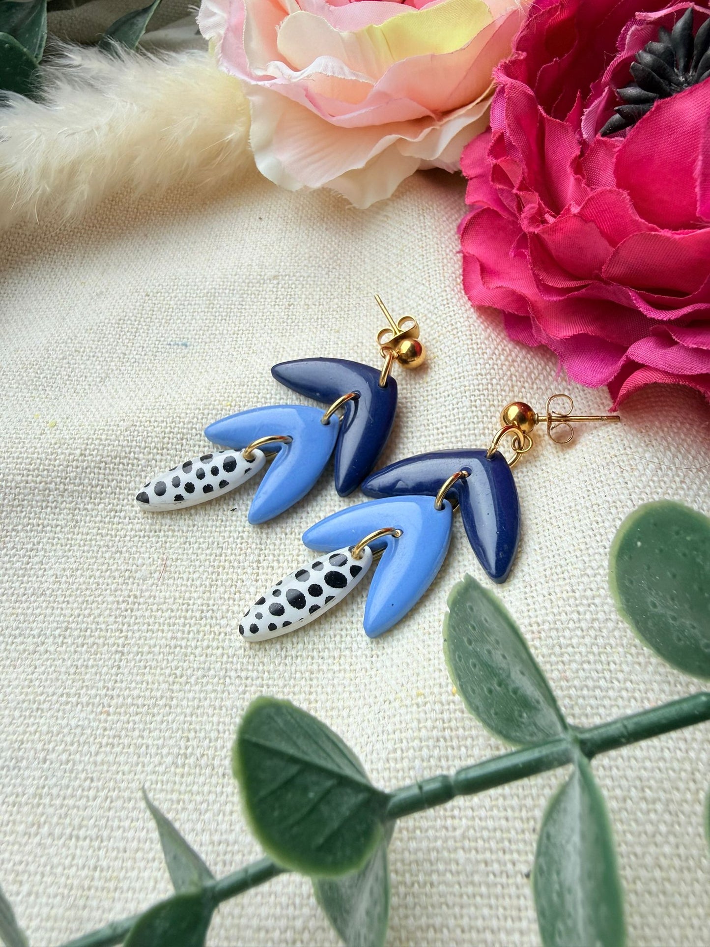 Handgemachte blaue Polymer Clay Ohrringe mit Edelstahl – leichte Statement Ohrringe