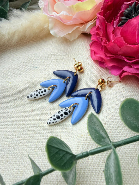 Handgemachte blaue Polymer Clay Ohrringe mit Edelstahl – leichte Statement Ohrringe