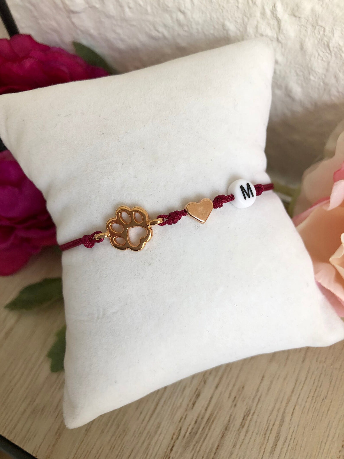 🐾 Pfoten-Armband mit Herz & Buchstabe – für echte Tierliebe