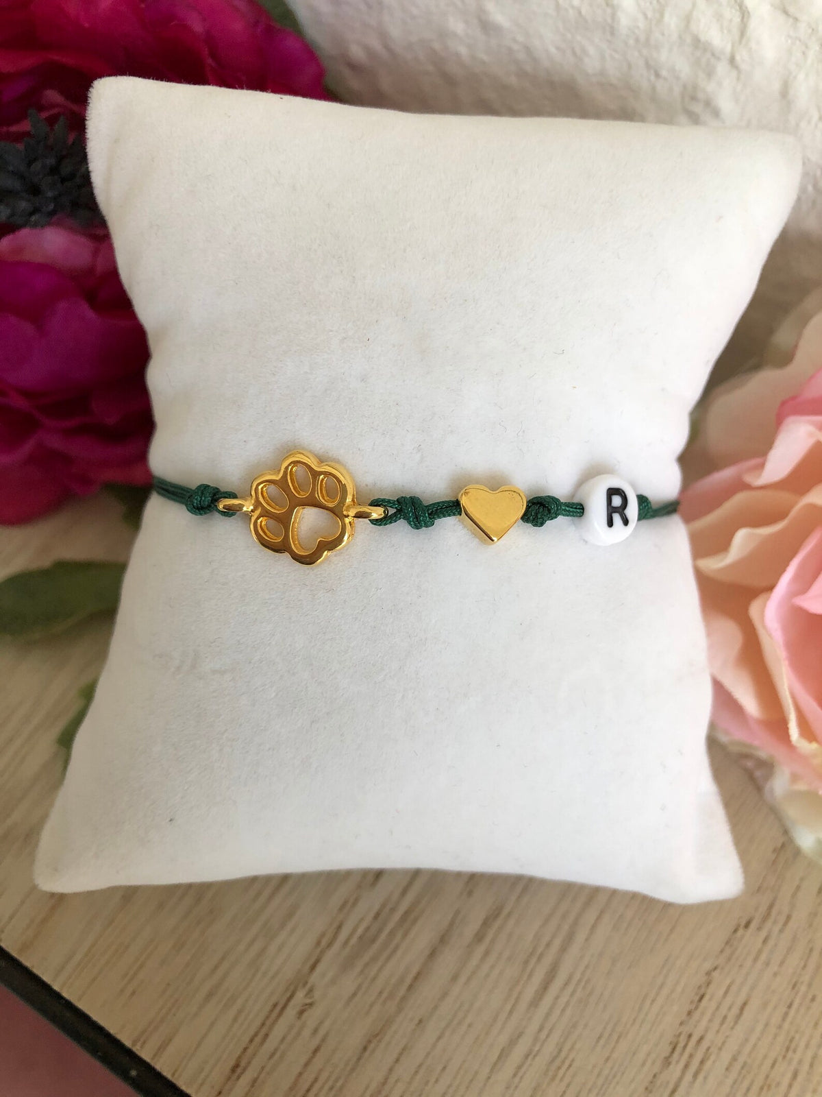 🐾 Pfoten-Armband mit Herz & Buchstabe – für echte Tierliebe