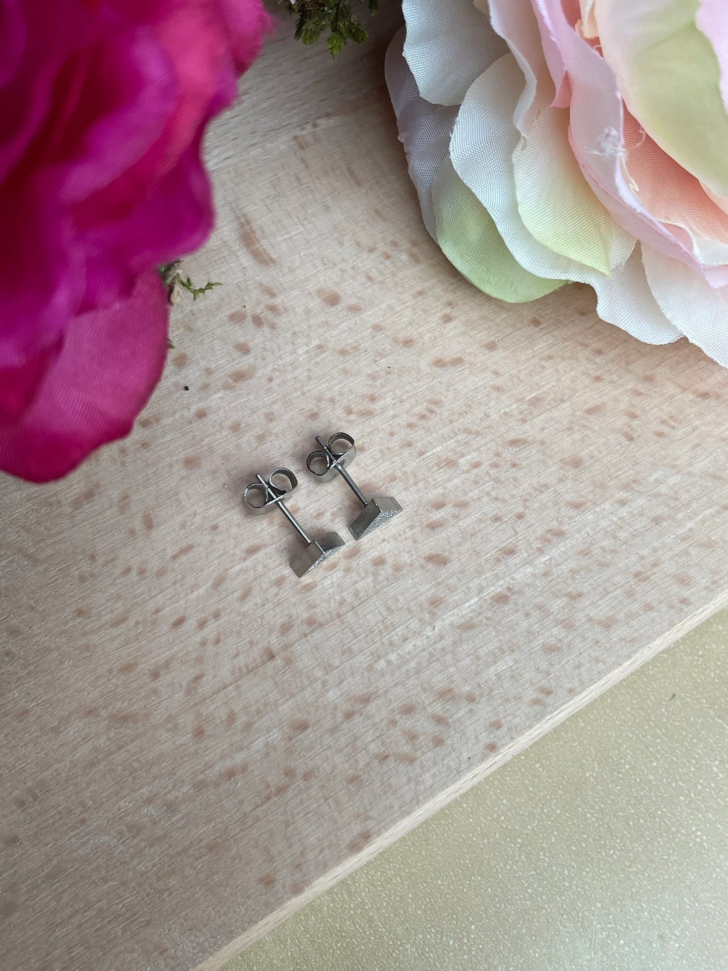 Edelstahl Ohrstecker Dreieck Silber – Minimalistische Damen Ohrringe