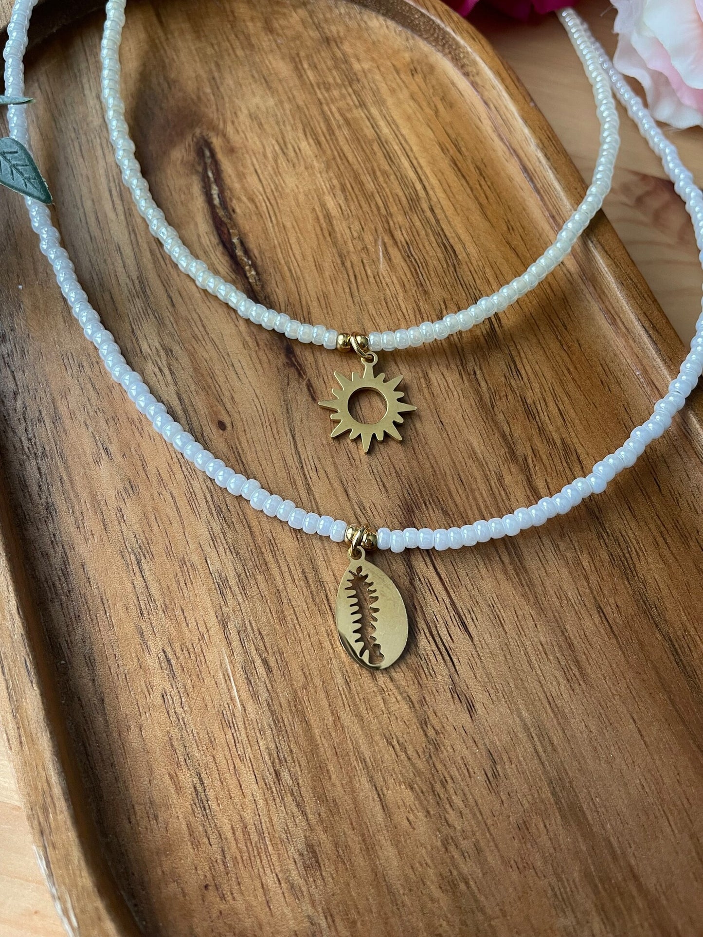 Miyuki Perlenkette mit Edelstahl Anhänger – Sonnen- oder Muschelkette