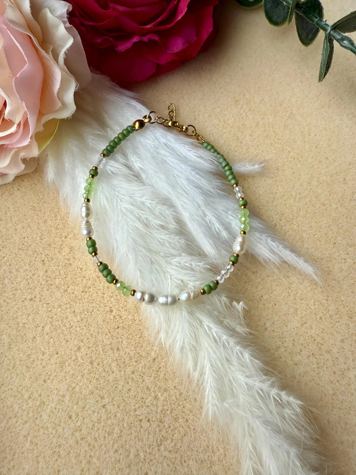 Armband Olivia | Grünes Perlenarmband mit Süßwasserperlen | handgefertigt