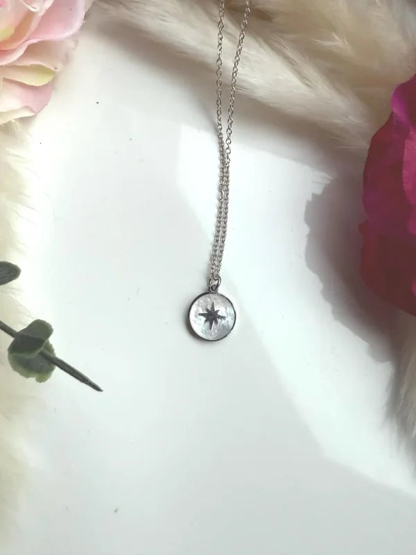 Edelstahlkette mit Perlmutt Anhänger – Stern Halskette aus Edelstahl, zeitloser Schmuck zeitlos & modern — Gold