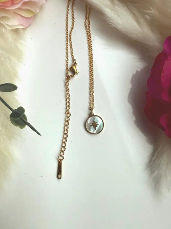 Edelstahlkette mit Perlmutt Anhänger – Stern Halskette aus Edelstahl, zeitloser Schmuck zeitlos & modern — Gold