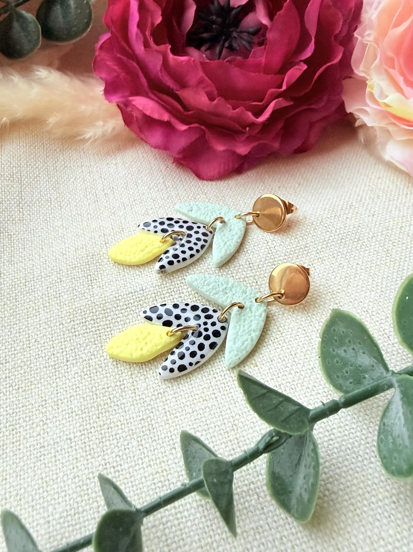 Polymer Clay Ohrringe – Handgemachte Statement Ohrringe Leicht & Modern  "Sweet" mintgrün/gelb/weiß/gold