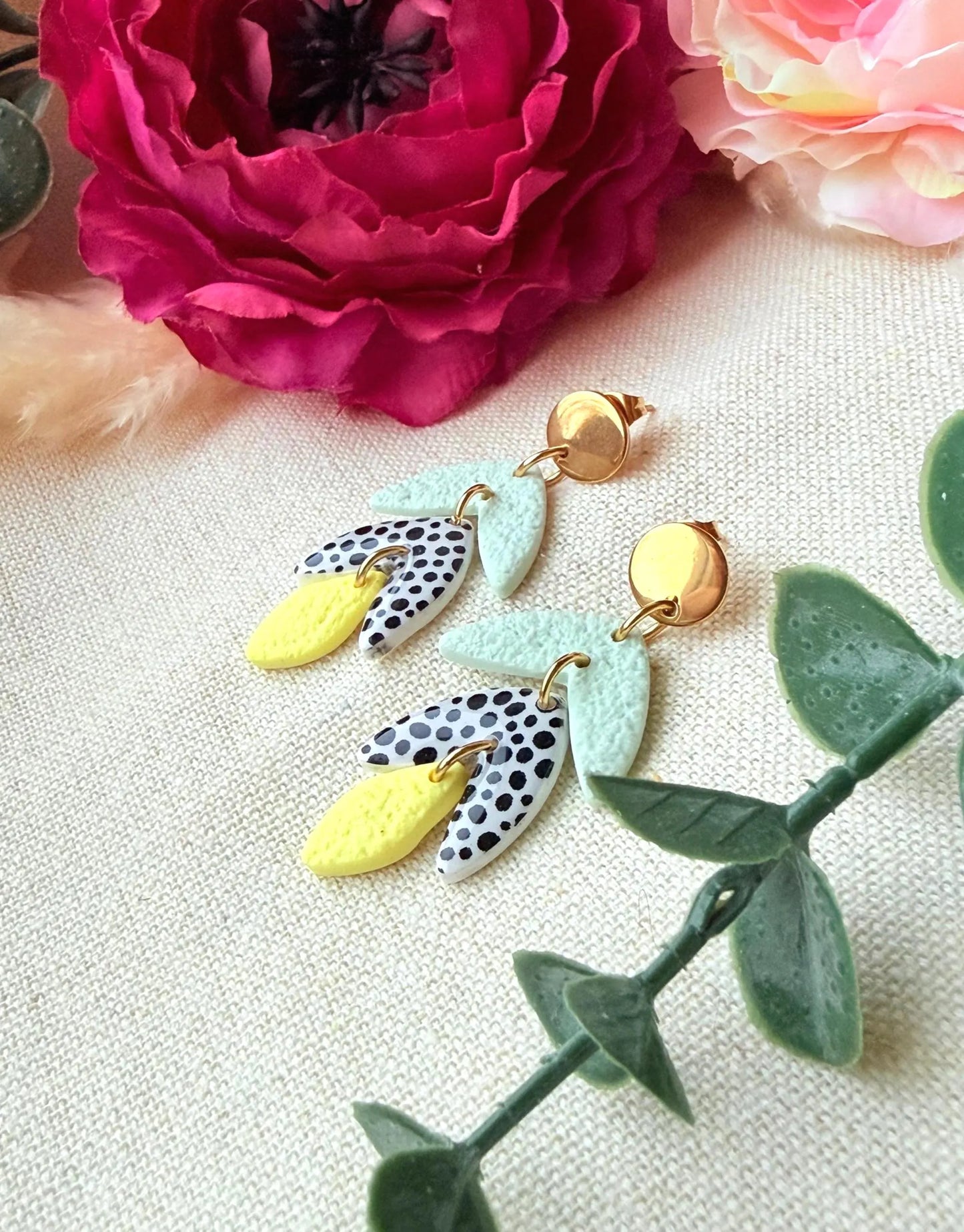 Polymer Clay Ohrringe – Handgemachte Statement Ohrringe Leicht & Modern  "Sweet" mintgrün/gelb/weiß/gold