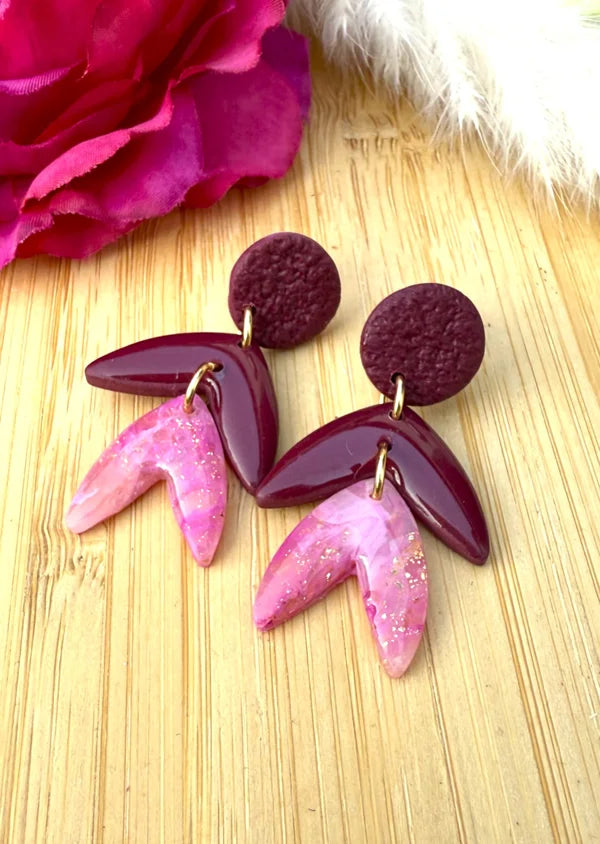 Handgemachte Statement-Ohrringe – Bordeaux & Rosa mit Goldflocken // Rosi