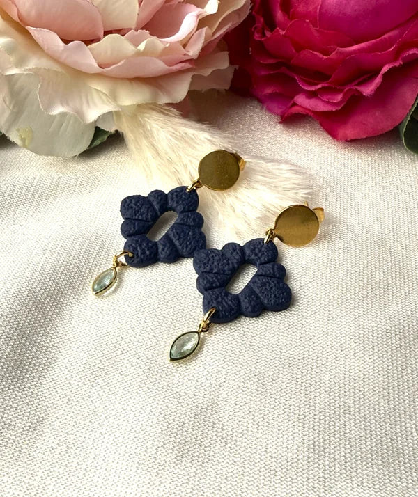 Elegante Polymer-Clay-Ohrringe in Blau & Gold – handgemacht