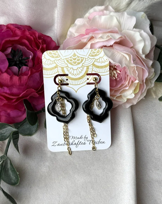 Noir Elegance – Schwarze Statement-Ohrringe mit goldenen Details