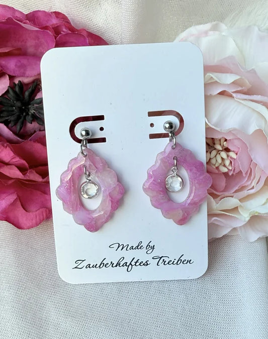 Zarte Blüten-Ohrringe aus Polymerclay – Rosa Eleganz für jeden Tag