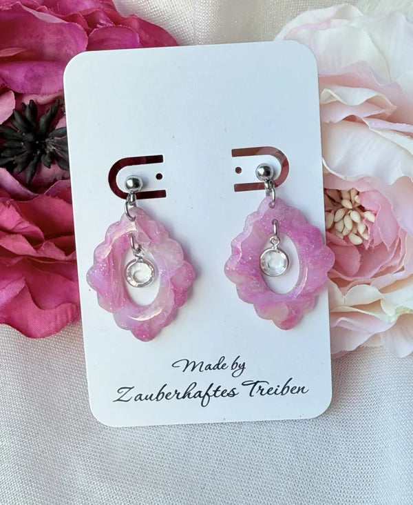 Zarte Blüten-Ohrringe aus Polymerclay – Rosa Eleganz für jeden Tag