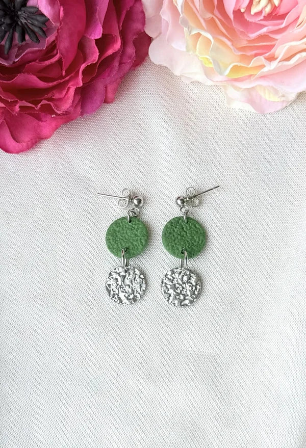 Grün-Silberne Statement Ohrringe – Handgemachte Ohrringe in Grün & Silber Eleganter Schmuck für den Alltag