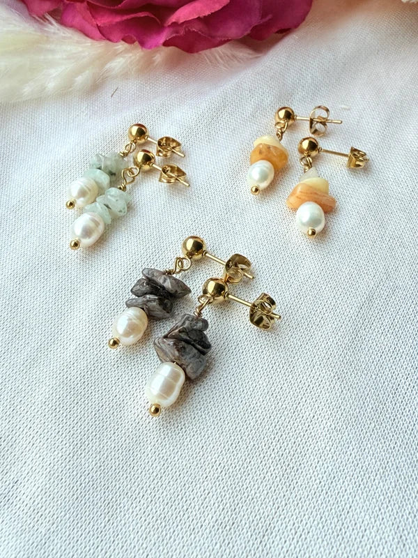 Ohrringe mit Naturstein & Süßwasserperle – elegante Edelstahl Ohrstecker