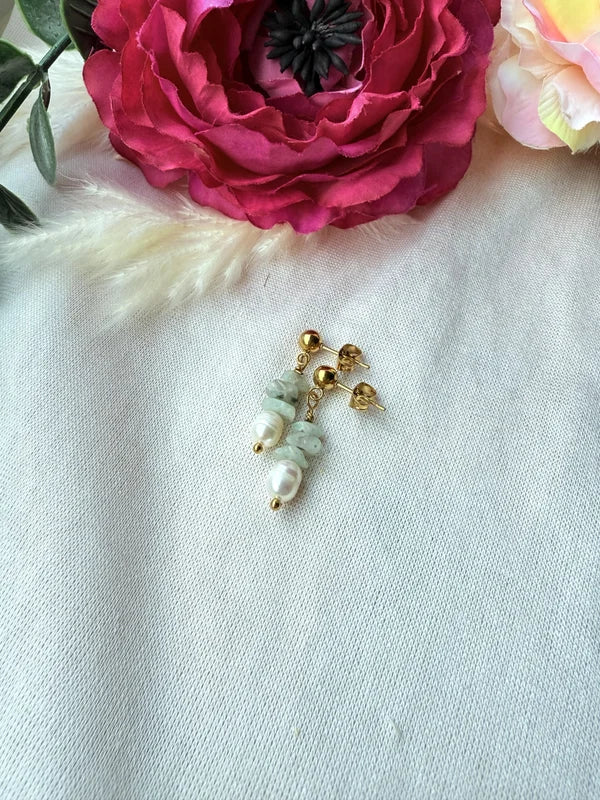 Ohrringe mit Naturstein & Süßwasserperle – elegante Edelstahl Ohrstecker