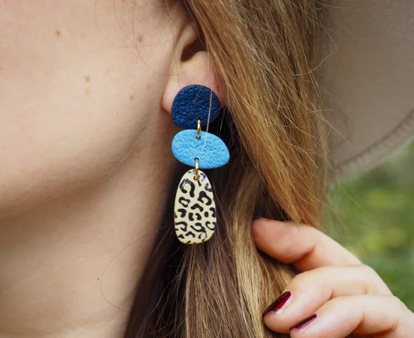 Handgemachte Statement-Ohrringe – Blau & Leopard // Leo