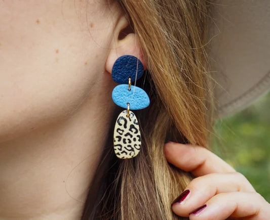 Handgemachte Statement-Ohrringe – Blau & Leopard // Leo